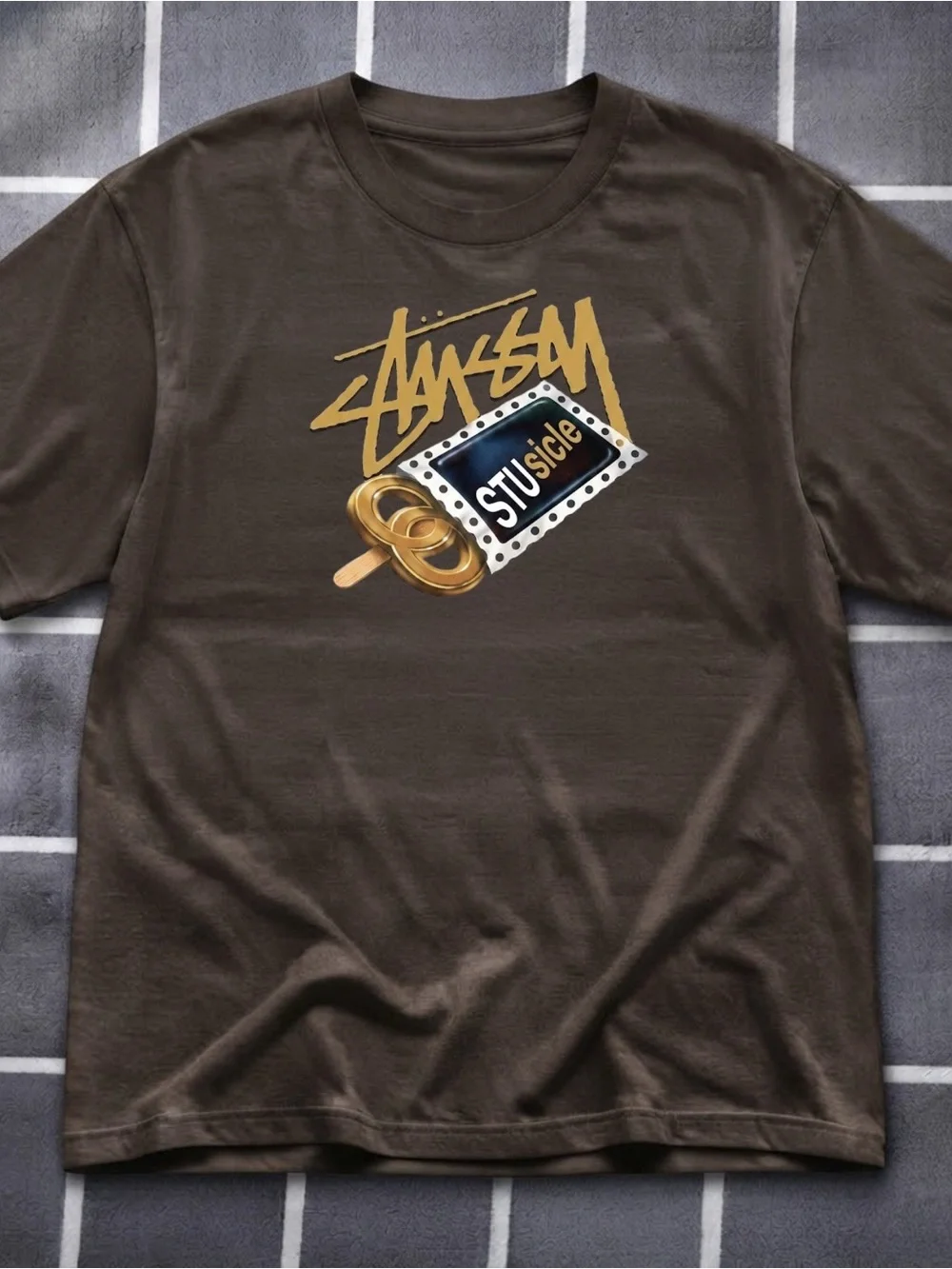 Gildan Men’s Brown Graphic Logo T-Shirt